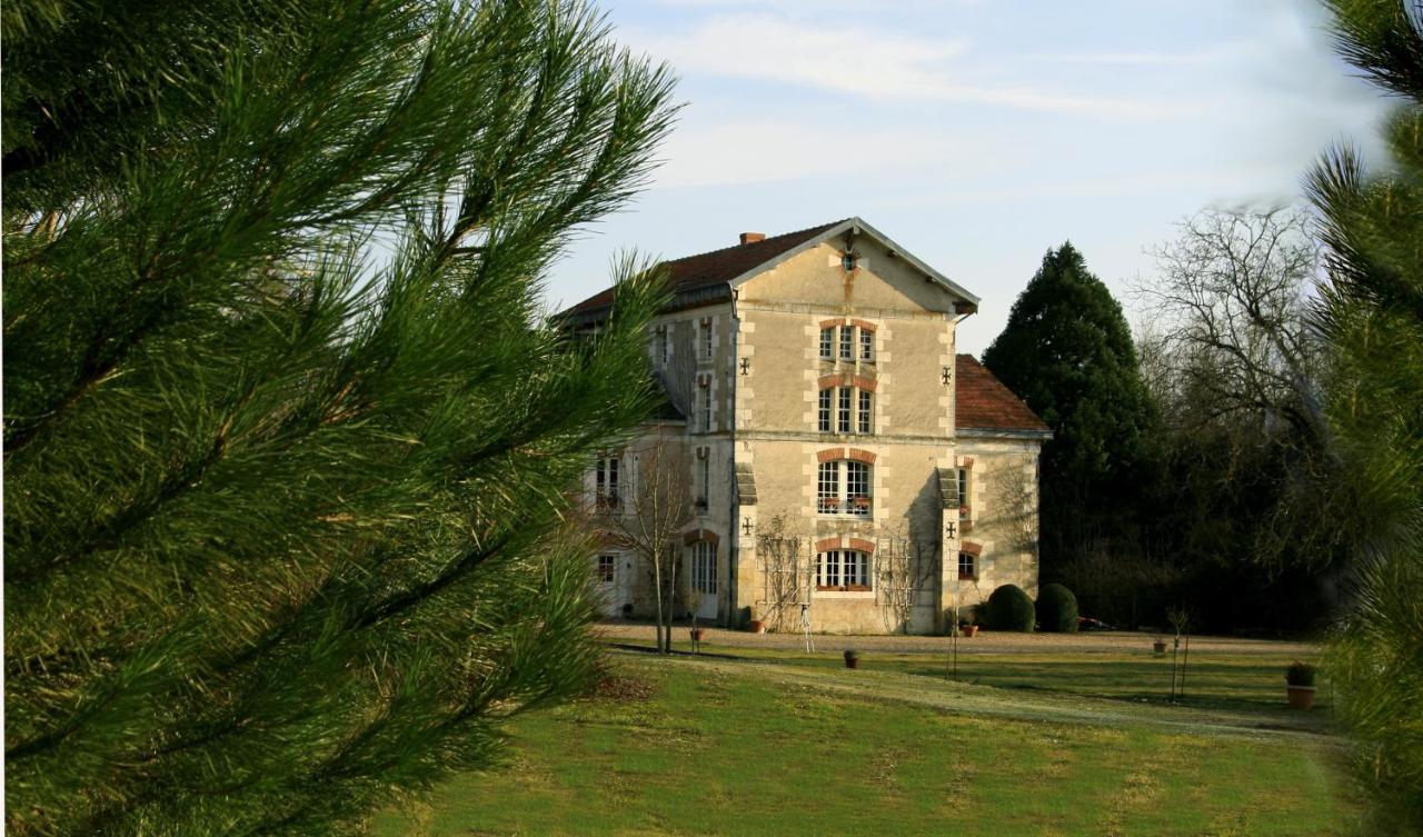 Le Moulin De Montresor Bed & Breakfast Exterior photo